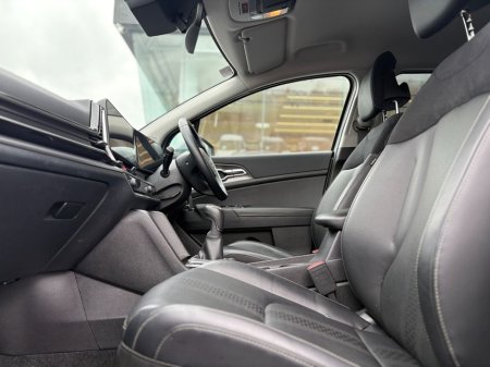 2025 Kia Sportage - thumbnail 2