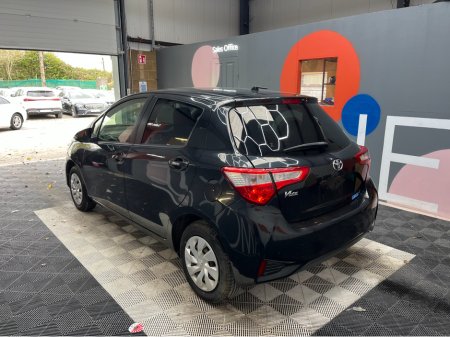 2018 Toyota Vitz - thumbnail 4