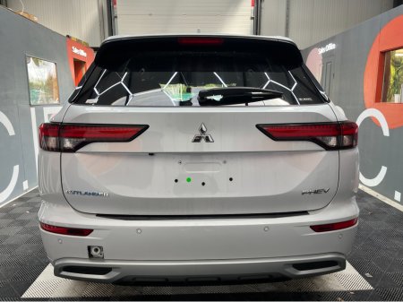 2024 Mitsubishi Outlander - photo 3