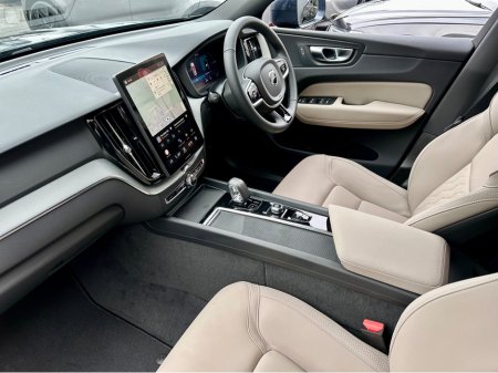 2025 Volvo XC60 - thumbnail 8
