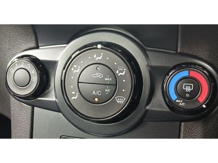 2015 Ford Fiesta - thumbnail 9