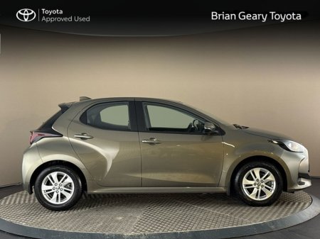 2024 Toyota Yaris - thumbnail 3