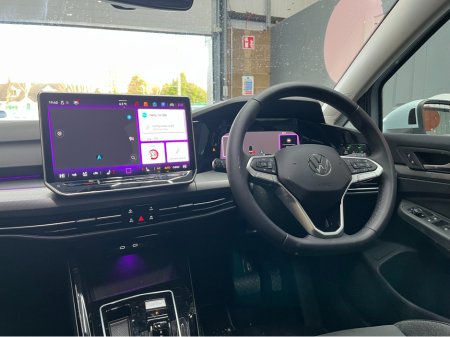 2025 Volkswagen Golf 2025 VOLKSWAGEN GOLF 5D 2.0 AUTOMATIC / CRUISE CONTROL / REVERSE CAMERA / HEATED SEATS / PADDLE SHIFTERS / APPLE CARPLAY / AMBIENT LIGHTS thumbnail