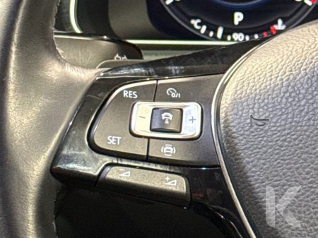 2019 Volkswagen Golf TSI HIGH LINE - FACTORY ALLOYS - CRUISE CONTROL - REVERSE CAMERA €20,950 thumbnail