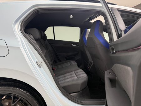 2025 Volkswagen Golf GTE 1.5 PHEV 272HP DSG *PAN ROOF* €47,990 thumbnail