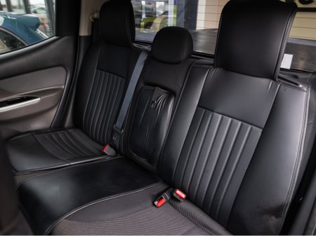 2019 Mitsubishi L200 SUPERCHARGER 17MY INTENSE 6MT CREWC 2.5 DID CR 4WORK CREWCAB 4DR €19,500 thumbnail