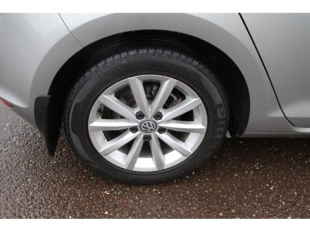 2016 Volkswagen Golf LOUNGE Low Mileage Huge Spec €13,995 thumbnail