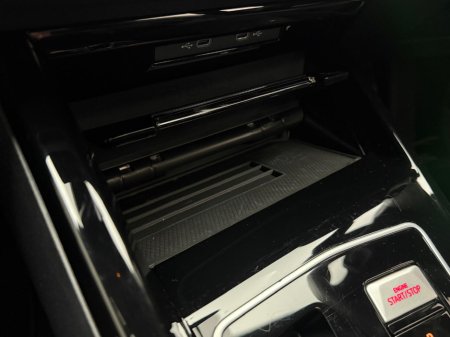 2025 Volkswagen Golf GTE 1.5 PHEV 272HP DSG *PAN ROOF* €47,990 thumbnail