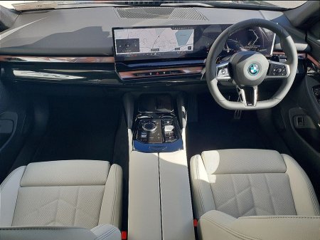 2026 BMW 5 Series - thumbnail 4