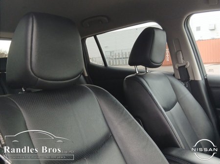 2016 Nissan Leaf - thumbnail 25