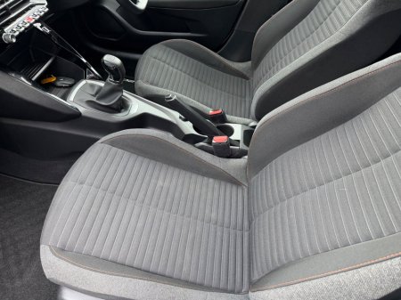 2023 Peugeot 208 - thumbnail 11