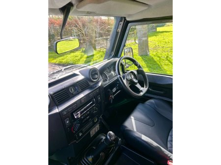 2017 Land Rover Defender - thumbnail 20