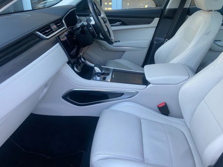 2021 Jaguar F-Pace 2.0d SE Auto AWD €42,900 thumbnail