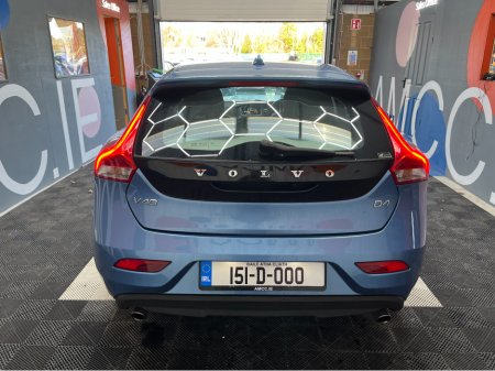 2015 Volvo V40 2015 VOLVO V40 D4 SE 2.0 AUTOMATIC / CRUISE CONTROL / REVERSE CAMERA / PADDLE SHIFTERS