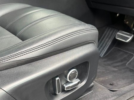 2022 Land Rover Range Rover Evoque SUNROOF P300E R-DYNAMIC SE 4WD €36,995 thumbnail