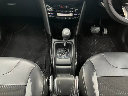 2017 Peugeot 2008 - thumbnail 16