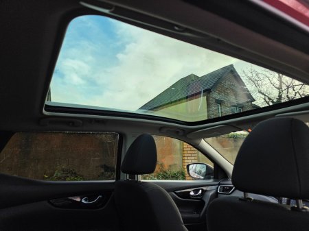 2018 Nissan Qashqai 1.2 SV CVT 18 4DR Auto €18,950 thumbnail