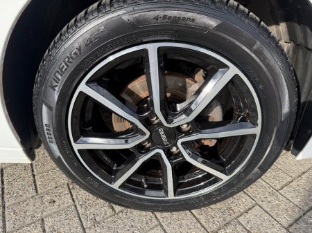 2022 Peugeot 208 - thumbnail 4