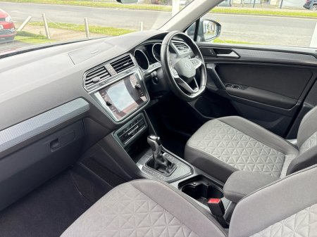 2021 Volkswagen Tiguan - thumbnail 2