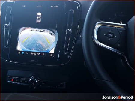 2025 Volvo XC40 2.0 B3 163bhp MHEV Plus Dark (Heated Windscreen / Heated Seats / Cruise Control) €48,900 thumbnail