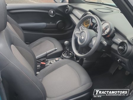 2016 MINI Convertible COOPER €15,999 thumbnail