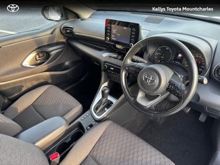 2024 Toyota Yaris YARIS 1.5 HYBRID LUNA thumbnail
