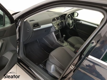 2017 Volkswagen Tiguan - thumbnail 6