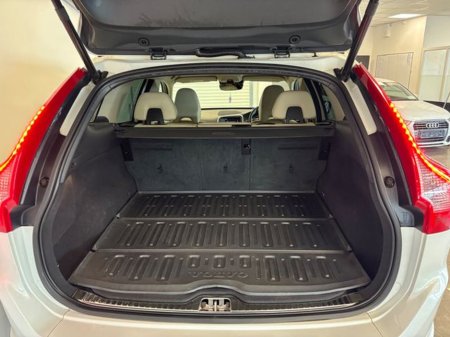 2015 Volvo XC60 D4 (181hp) FWD SE Lux Geartronic €11,995 thumbnail