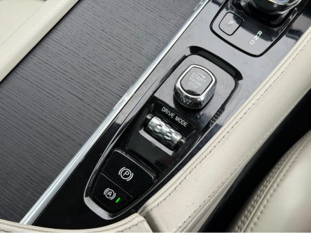 2020 Volvo XC90 AWD INSCRIPTION 2.0 D AUTO €47,950 thumbnail