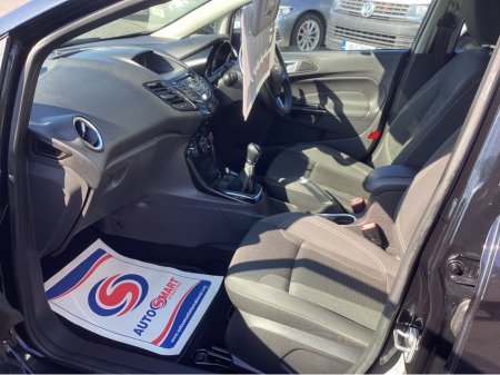 2016 Ford Fiesta - thumbnail 14