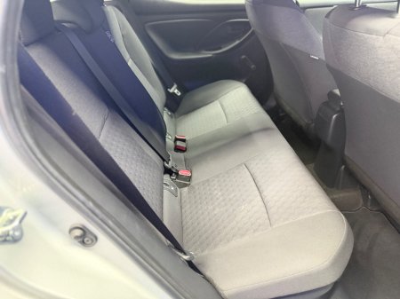 2021 Toyota Yaris - thumbnail 16