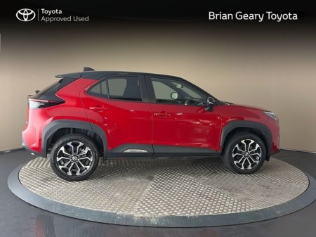 2024 Toyota Yaris Cross - view 3