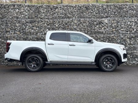 2025 Isuzu D-MAX V-CROSS DCB €48,851
