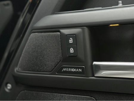 2025 Land Rover Defender - thumbnail 20