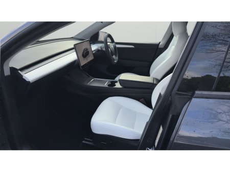 2022 Tesla Model Y AWD LR €31,950 thumbnail