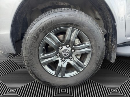 2025 Toyota Hilux - thumbnail 19