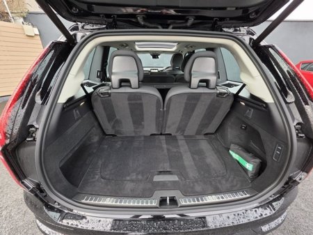 2025 Volvo XC90 T8 Plus Dark AWD €79,895 thumbnail