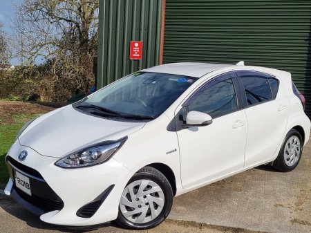 2019 Toyota Aqua DAA-NHP10 €12,900