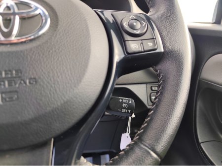 2020 Toyota Yaris - thumbnail 12