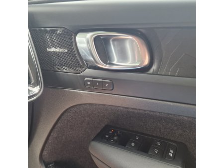 2023 Volvo XC40  €34,950 thumbnail