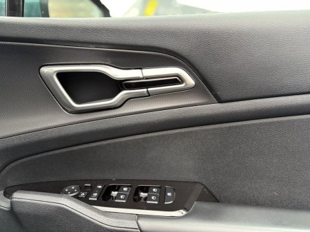 2023 Kia Sportage 1.6 K3 Plug in hybrid €35,995 thumbnail