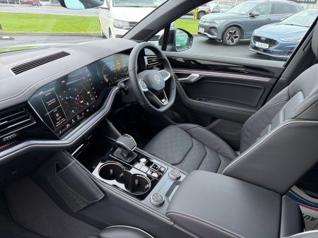 2026 Volkswagen Touareg Touareg R-Line Final Edition 231HP €113,980 thumbnail