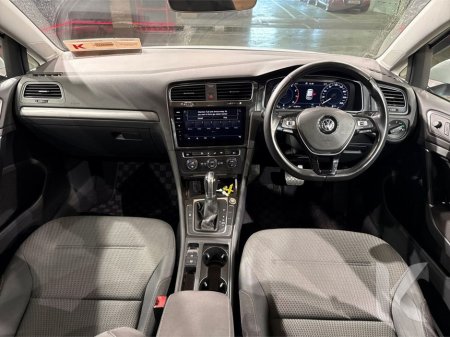 2019 Volkswagen Golf TSI COMFORT LINE - FACTORY ALLOYS - REVERSE CAMERA - DIGITAL DASH - CRUISE CONTROL - MULTI FUNCTION STEERING WHEEL €18,950 thumbnail