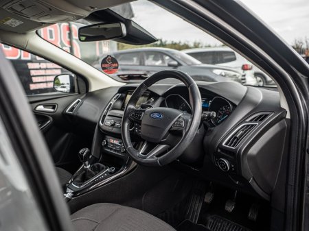 2016 Ford Focus - thumbnail 9