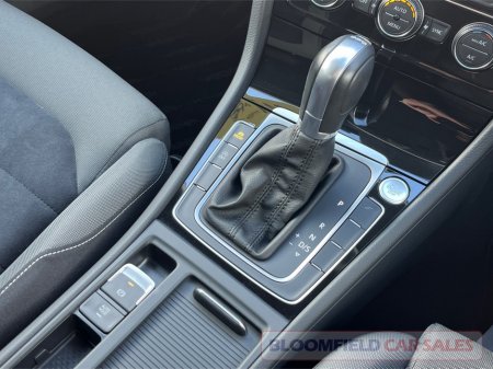 2015 Volkswagen Golf HIGHLINE , AUTO // LOW MILEAGE €13,950 thumbnail