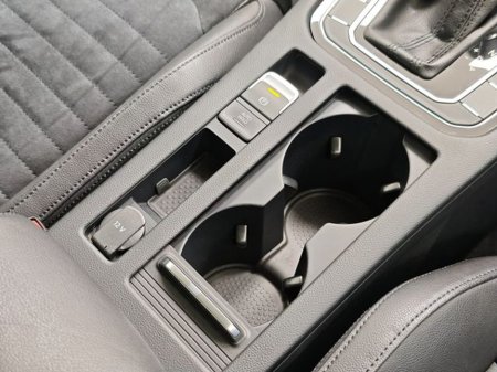 2018 Volkswagen Passat - thumbnail 30