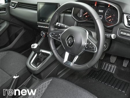 2022 Renault Clio Dynamique TCe 90 €15,990 thumbnail