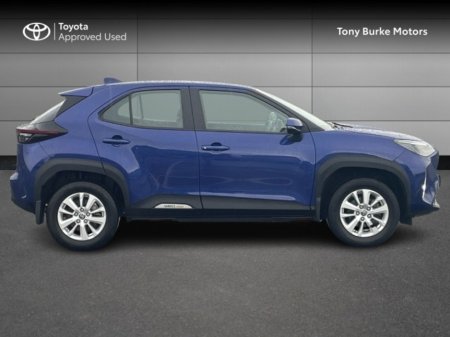 2022 Toyota Yaris Cross - thumbnail 3