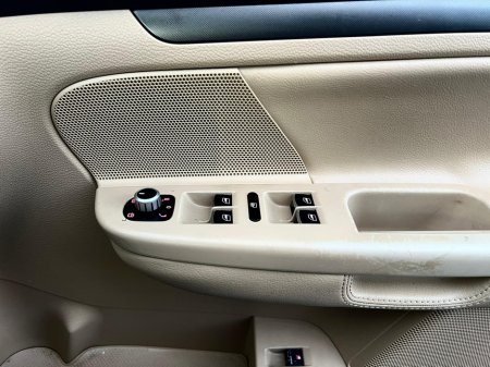 2004 Volkswagen Golf 1.6 COMFORT 5DR 102BHP €3,950 thumbnail