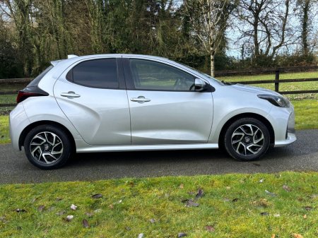 2021 Toyota Yaris - thumbnail 4